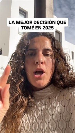 Macarena Hernández - Ley de Atracción y Conciencia on Instagram: "✍🏻 Escribe en los comentarios la palabra “LEY” y te envío un entrenamiento gratis de cómo reprogramar paso a paso tu mente subconsciente y manifestar lo que deseas. #manifestacion #leydeatraccion #metafisica #abundancia #decretosyafirmaciones"