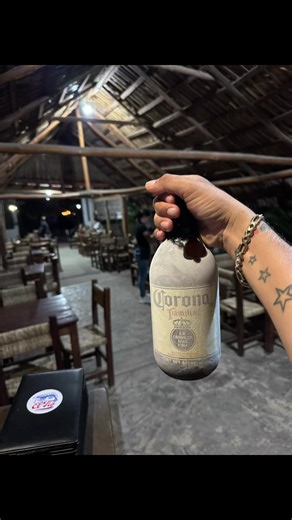 Solo aquí en Mariscos El TÍO, bironga bien fría 🥶 🍻🦐 @Antonio Guzmán #mariscos #caguama #manzanillo