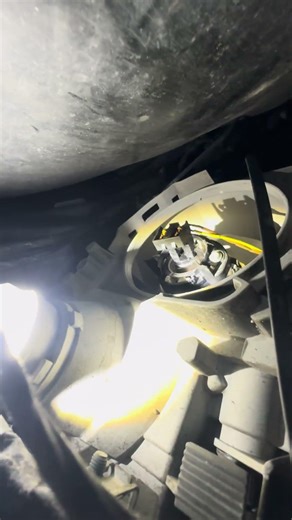 2005 Mercedes-Benz C230 headlight bulb replacement