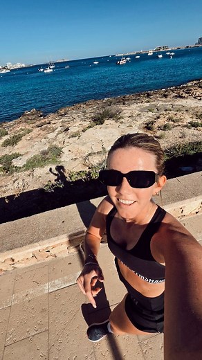 Loula | Mindset | Healing | Running✨️ on Instagram: "THE GROWTH IS THE BEST PART🙏💛 • Breakups hurt, but turning that pain into power? That part hits differently. ✨️ • I started running marathons because I didn’t know what else to do with the pain in my chest—I just needed to move and feel something other than sad. 💔 • At first, it was messy… running with puffy eyes, a playlist full of breakup songs, an empty stomach, and zero stamina. But somewhere along the way, the tears turned into sweat, 