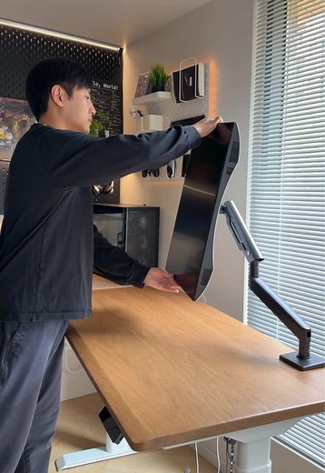Desk Upgrade: Monitor Arm for a Lighter, Clutter-Free Setup