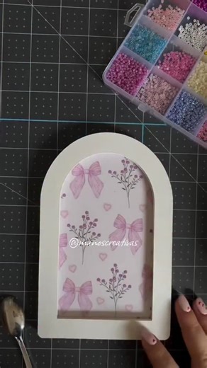 Tecnica Shaker👇 ✅ Es utilizada en los proyectos para darle un toque magico 🥰 👉 Se utilizan elementos decorativos a juego con la paleta de colores, y a los clientes les encanta🥳 ✅ Se puede realizar a mano y tijera ✂️ y tambien con plotter de corte. ¿Te gustaria aprender a realizarla desde cero? Escriebeme al link de nuestro perfil para darte toda la info, te enseño como llevar tus creacione a otro nivel 🥳 #papeleria #papeleriacreativa #personalizados #diseño #manualidades #creativepaper #pap