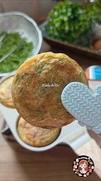 ไข่ชะอมห่อข้าวคลุกน้ำพริกกะปิและปลาทู อร่อย ครบ จบในชิ้นเดียว😋