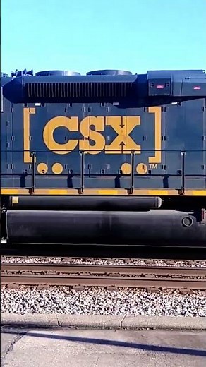 Vintage EMD power pulling hard!