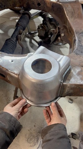 Adding rod to the edge of the spring cups in the front hydraulic suspension setup.