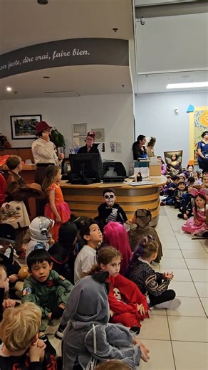 2K views · 52 reactions | Une Symphonie du vendredi bien spéciale ce matin. Des airs halloweenesques interprétés par Mathias, 2e année, et William, 5e année, mais aussi un aurevoir à notre super réceptionniste, Mme France-Lyne, qui quitte pour la retraite dans quelques jours.  #emjm #montjésusmarie #100e #Centenaire #UnSiècleDeLumières #école #préscolaire #primaire #symphonie #piano #violon #talent #musique #musical | Externat Mont-Jésus-Marie | Facebook