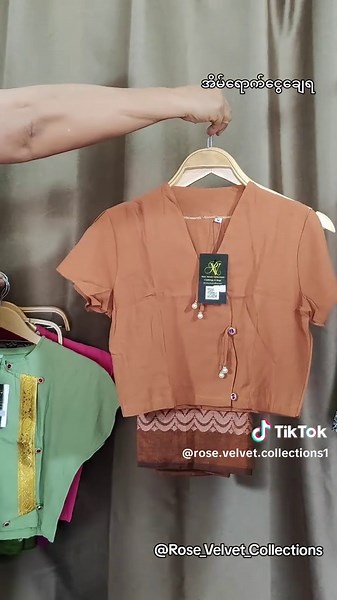 Ready to wear..🫶 မြန်မာဝမ်းဆက်လေးတွေရှာနေတယ်ဆိုရင်တော့ Rose Velvet ကိုသာ သတိရလိုက်တော့နော် အသဲတို့...😉🫶 အရောင်လိုင်းလေး‌ေတွကထပ်ရှိသေးတာမို့လာမေးလို့ရပါတယ်ရှင့် 🫶 Size M fb page -Rose velvet collections vb ph-09422521392မှာမေးပေးပါရှင့် 😘💗 Royal Express, ninjavan ရောက်တဲ့မြို့တိုင်းအိမ်ရောက်ငွေချေရ 🤍 #readytowear #traditionalwear #MyanmarOneset #အိမ်ရောက်ငွေချေရ #instock