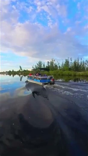 Flying next to a Boat!🪂🚤 #kangook #polinithor202 #ozoneparagliders #boat #ppg #fun #crazy #florida