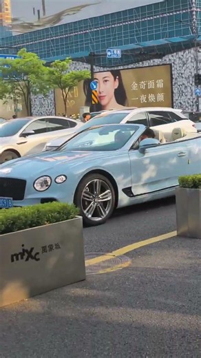 The new Bentley Continental GT Convertible is so stylish! The girl #bentley #supercar #luxurycar