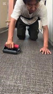 糊を塗って床材を圧着します