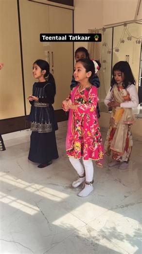 Kalakriti Institute | Kathak | New Delhi on Instagram: "Introduction to “Taal- TEENTAAL” 🪴 | Kathak Dance"