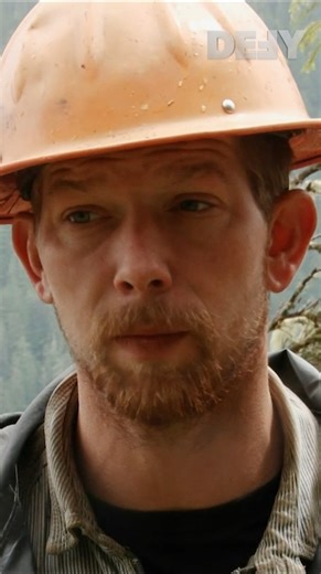 🌲 Logs gone wild! 🌲 When the terrain turns slick, every move is a battle. One wrong move could spell disaster. Can these fearless loggers keep control, or will the forest fight back? Find out on "Ax Men" tomorrow night at 6/5c on DEFY! #AxMen #Loggers #Timber #TreeCutting #DEFY | DEFY TV Network