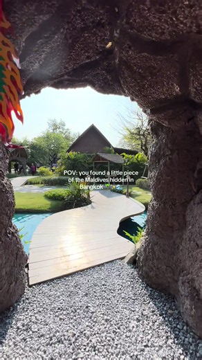 POV: you found a little piece of the Maldives hidden in the forests of Bangkok 🌴✨🌊 Bubble in the Forest 🌿🇹🇭 #Bangkok #Thailand #BangkokCafe #BubbleInTheForest #ThailandTravel
