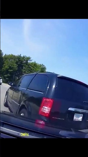 Dashcam Captures Roundabout Accident When Driver Fails to Yield #shorts