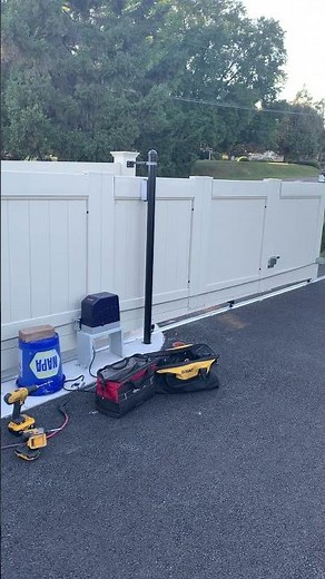 16 ft vinyl fence automated rolling gate