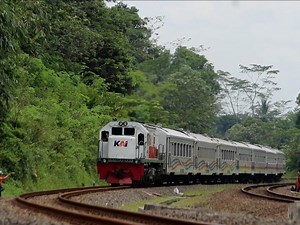 44K views · 2K reactions | Lot of Trains Here; Railroad at Java Mountains, #trainspotter #railfan #keretaapi #trains #javarailfanning #railfans #railwaybridge #railfanning #trainspotting #keretaapiindonesia #keretaapikita | Java Railfanning | Facebook