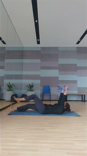 use of yoga strap for core muscles