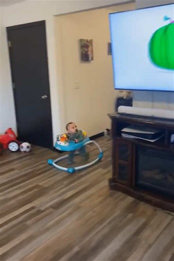 Baby’s reaction to hearing cocomelon#funny #child #baby #funnymoments #love#foryou #fyp #love#tiktok #usa