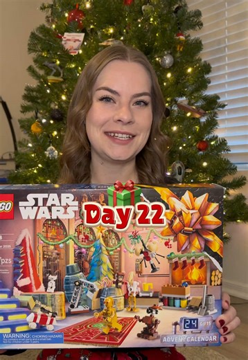 Day 22 of the Lego Star Wars Advent Calendar! I really enjoyed this medical Droid build, it looks just like a Christmas tree! Stay tuned for day 23! - - - #legoadventcalendar #legostarwars #starwarschristmas #legocollector