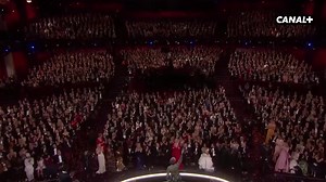 240K views · 6K reactions | La reine de la sororité : en recevant son 2ème Oscar, Frances McDormand fait se lever toutes les femmes d'Hollywood pour l'associer à son succès !  Les #Oscars2024 en direct et en exclu dans la nuit du 10 mars sur CANAL+ | CANAL+ Cinéma | Facebook