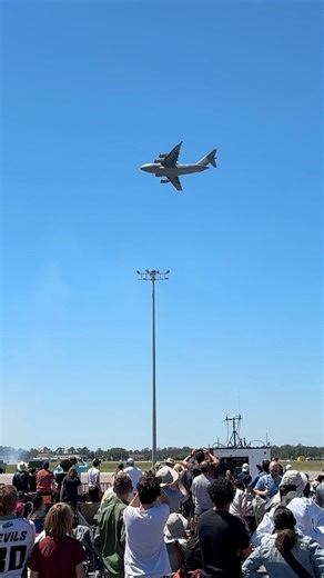 1.9K views · 15 reactions | C-17 Close Pass! ✈️ #c17 #c17globemaster #airshow #airforce | Airshow.Videos | Facebook