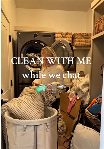 clean with me while we chat 💁🏼‍♀️🧼🧺 a 10 minute power clean can change your space! #cleanwithmemotivation #cleaningmotivation #cleantok #cleanup