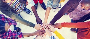 Solidarité : guide pratique de l’engagement - Psychologies.com