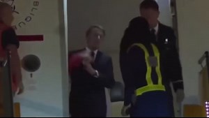 Emmanuel Macron s'est pris une Baffe par Brigitte, l'Élysée dément parle de chahut à vous de juger... #findela5republique #nouvelleconstitution #LePeupleDAbord #LeVraiDebat #ReveillezVous #frexitreferendum https://www.facebook.com/share/19Bv4MVqzx/ | Rolland Gontard