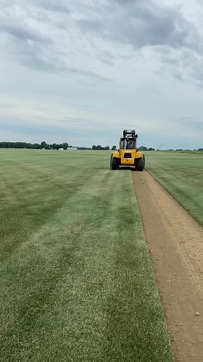 Just when you thought sod farming couldn’t get any cooler #sodfarming #sod #fypシ