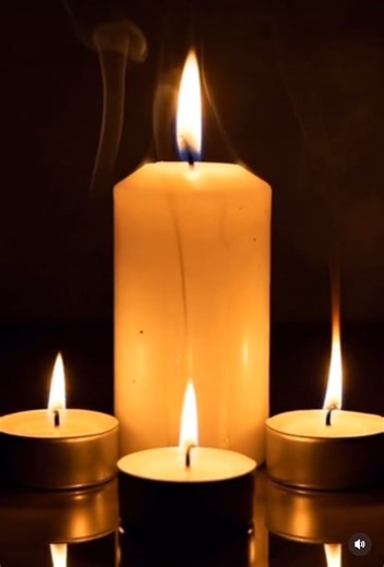 Det accelerade våldet mot kristna världen över, massakrerna i Afrika, tystnaden och en kristen präst i Sverige som inte tror på Gud Hon tittar in i kameran, skräckslagen, samtidigt som hon försöker skydda sina tre små barn. De är lite bångstyriga, de är också märkbart rädda. Männen skriker något. Det skjuts också, hon och barnen reagerar på ljudet. Det är som att se en fågelmamma försöka skydda sina fågelungar, jag vet inte varför jag får den associationen. De blir hånade, alltså mamman och barn