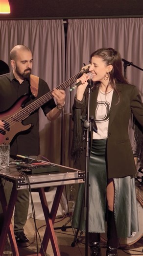 ✨ ＡＮＧＥ ✨ on Instagram: "Ya que no hay bolo mañana… aquí va un tema que adoro en directo @bluejazzclub con @joseppou.99 @pattiballinas @miquelangelvalero ❤️ . . . . . #michaeljackson #livemusic #band #spain #jazz"