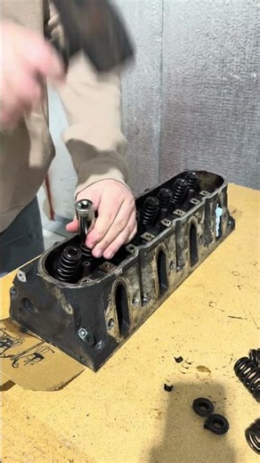 Change your valve springs in 30 seconds or less! #turbo #automobile #mechanic #engine #performance