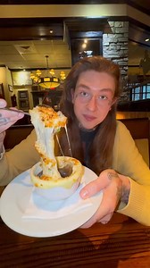 Eat lunch with me at Longhorn Steakhouse! These are my fav menu items ) Steakhouse #eatwithme #whatieatinaday #restaurantreview #lunch #longhorn #longhornsteakhouse #foodreview | 5tfumatthew