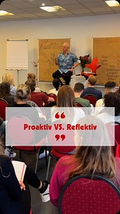 Proaktives Handeln 🚀 oder reflektives Nachdenken 🤔 – was braucht es wann? 🔹 Proaktiv: Du gehst in die Offensive, entscheidest schnell und handelst sofort! Perfekt, wenn du Chancen nutzen oder Herausforderungen meistern willst. ⚡️ 🔹 Reflexiv: Du trittst einen Schritt zurück, denkst nach und analysierst. Ideal, wenn es um langfristige Entscheidungen oder emotionale Themen geht. 🧘‍♂️🔍 🔄 Balance ist der Schlüssel! Wann setzt du welche Methode ein? Teile es in den Kommentaren! ⬇️✨ . . . . #Pro