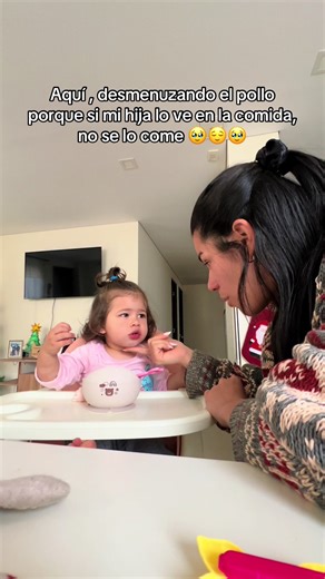 No puede ser que yo sea la única mamá que lo haga 🥹🥹 . #mamaprimeriza #pollo #madreehija #alimentacioncomplementaria #maternidade