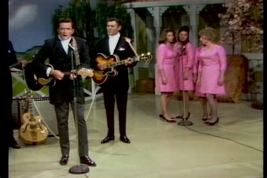 609K views · 10K reactions | The legend, Mr. #JohnnyCash  #countrystandardtime #throwback #country #countrymusic #classiccountry | The Heartland Network | Facebook