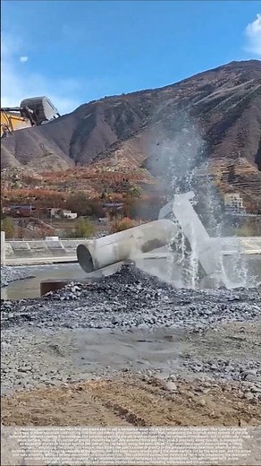 First cut, then push; the bridge pier was precisely placed and toppled.#excavator#shorts