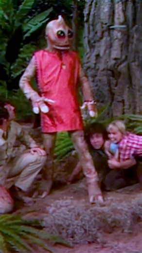 @landofthelosttv on Instagram: "Enik will just tell the Sleestak to leave. Problem solved. 📺🪲🛒 #LandOfTheLost #SidAndMartyKrofft #OEloPerdido #Sleestak #ClassicTelevision"