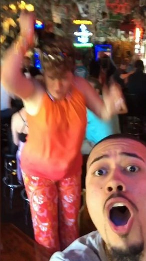 Oooooo she stealing 😂😂😂