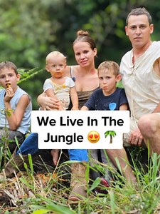 Our kids don't go to school - they live #offgrid in the jungle 😳 🌴 @crazyjungleadventures #truly#familylife #offgridhomestead #jungle #parenting #dayinthelife #sustainableliving #fyp