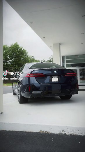 Explore the Stunning 2026 BMW 540i in Tanzanite Blue