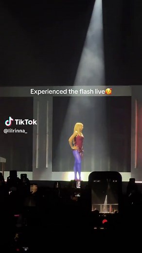 PinkPantheress Pink Flash — Live Concert Flash Explained