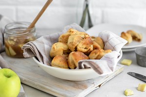 Easy Apple Pie Bites- Full of Cinnamon & Deliciousness