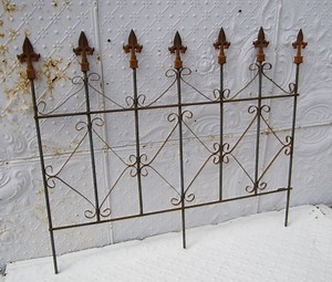 Rustic Wrought Iron Garden Fence – Diamond Trellis Border Edging - Etsy