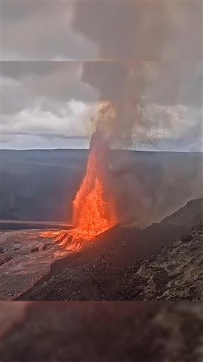 🌋 Kīlauea Eruption – Episode 15 🌋 Kīlauea is back with powerful activity inside Halemaʻumaʻu crater. The eruption kicked off yesterday and by this morning, lava fountains from the south vent were blasting over 600 feet high. The north vent is still going, and fresh lava is spreading across the crater floor. Big thanks to USGS for the live coverage and updates. 📹 Watch the eruption live – Link is in the first comment 👇 #Kīlauea #HawaiiVolcano #LavaFlow #VolcanoEruption #USGS #BigIsland #Halem