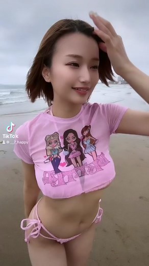 荒天でも眩しいでしょ！？💘🪽#海 #海水浴 #ビキニtok #おすすめ