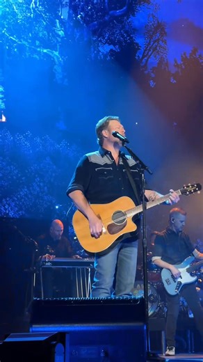 When Blake Shelton sings “Home,” it’s more than just lyrics — it’s a story of love, belonging, and the kind of peace only country music can bring.  #BlakeShelton #Home #CountryLegend #BlakeSheltonFans #CountryLove #PureCountryHeart #CountryStory #MusicWithMeaning #SoulfulCountry #TimelessTune | Kytička na zavolanou & Kytička ze dvora | Facebook