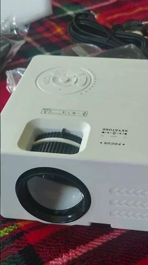 TMY Projector with WiFi and Bluetooth 100 inches screen included (Customer 5 Review)