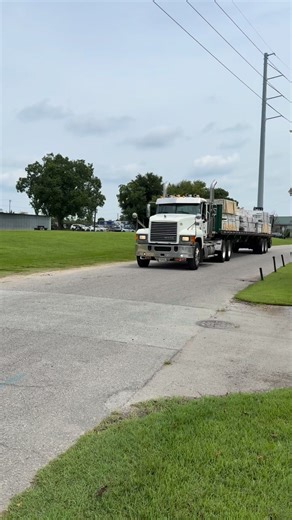 We’re not just hiring, we’re building a team that lives the Southern Difference every day. 💪 If you take pride in hard work, craftsmanship, and great service, we want you on our team. Apply today at solumber.com/careers. | Southern Lumber and Millwork