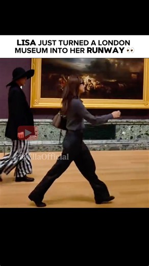 LISA’S CATWALK AT A LONDON MUSEUM 😱🤯 #lisa #fypviralシ #blackpink #ytshorts